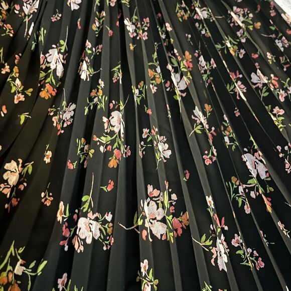 Vince Camuto Pleated Floral Pattern Skirt MSRP $79 NWT Black Multi Size Large - Picture 4 of 6